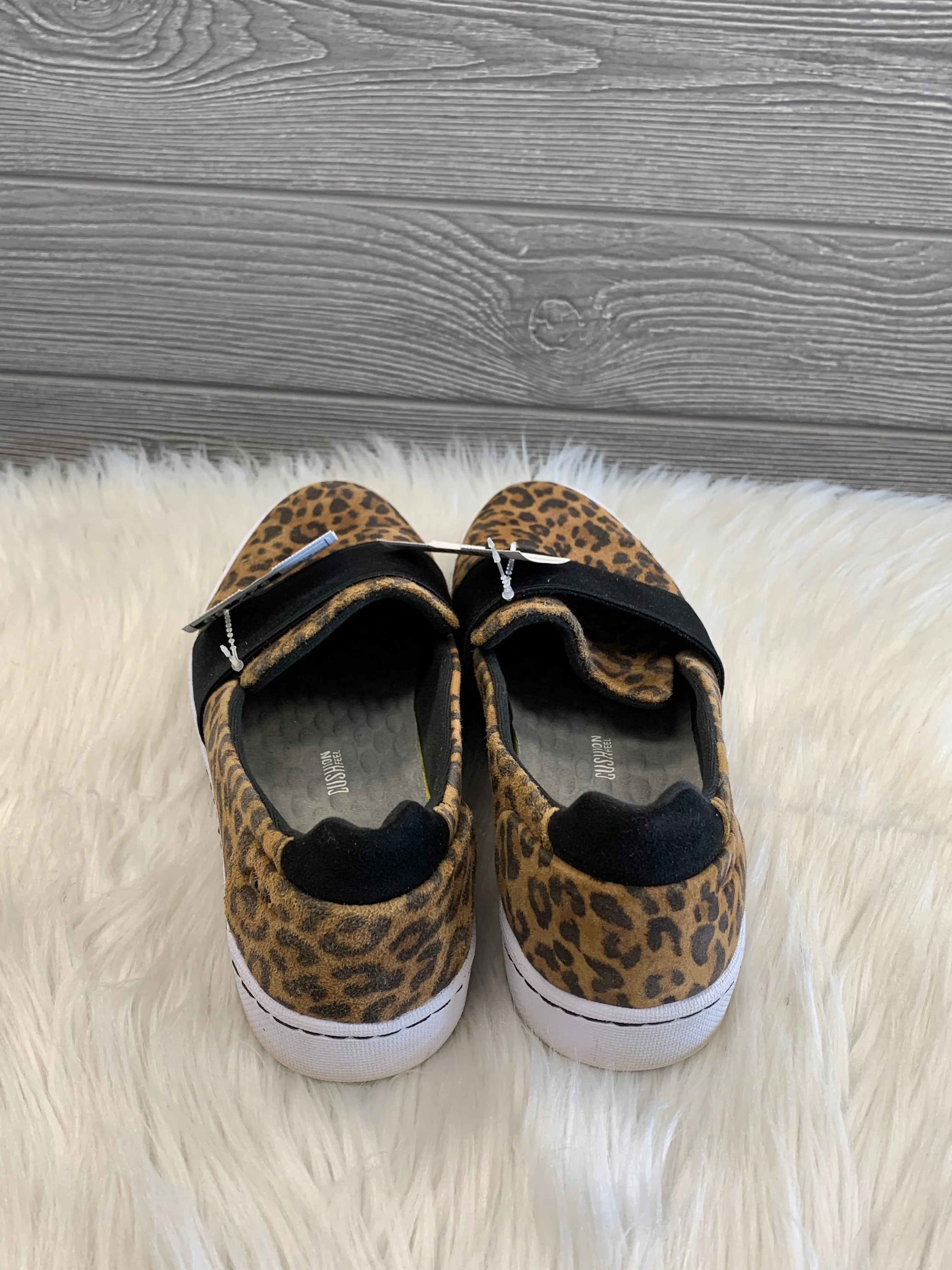 Animal Print Shoes Sneakers Clarks, Size 8.5 clarks