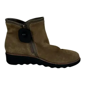 Boots Ankle Flats By Clarks In Brown, Size: 9.5 clarks