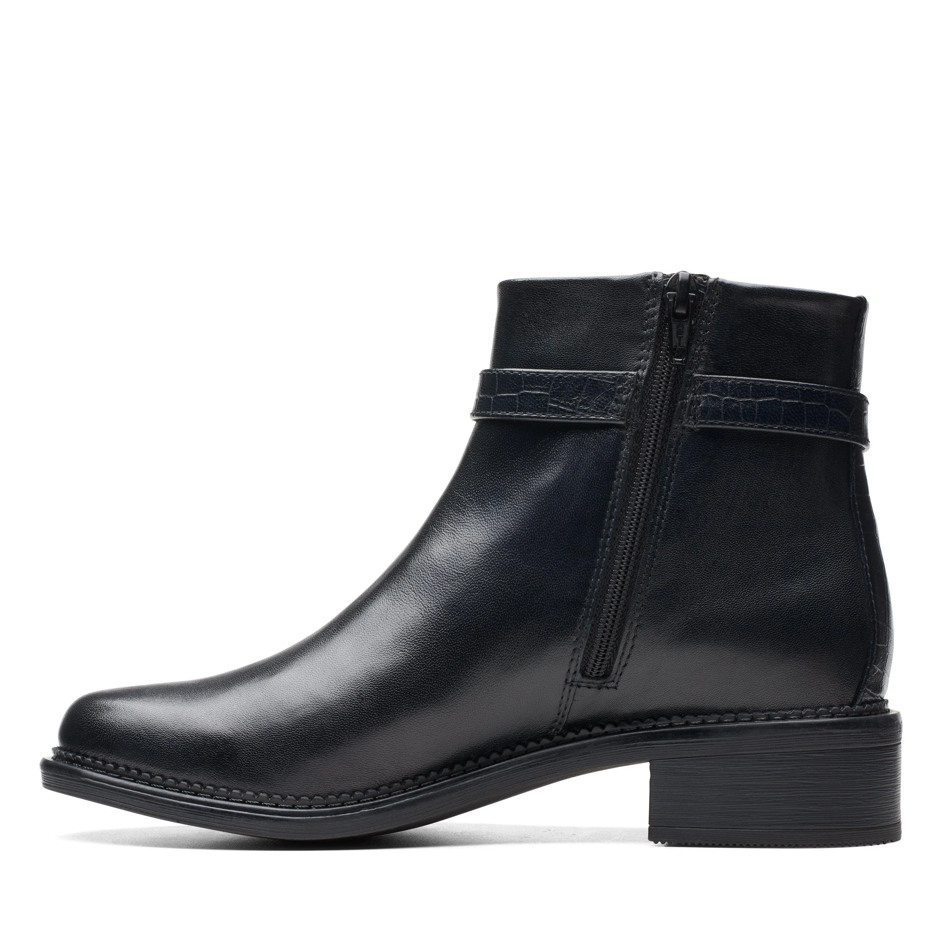 Clarks Maye Grace in Black Leather