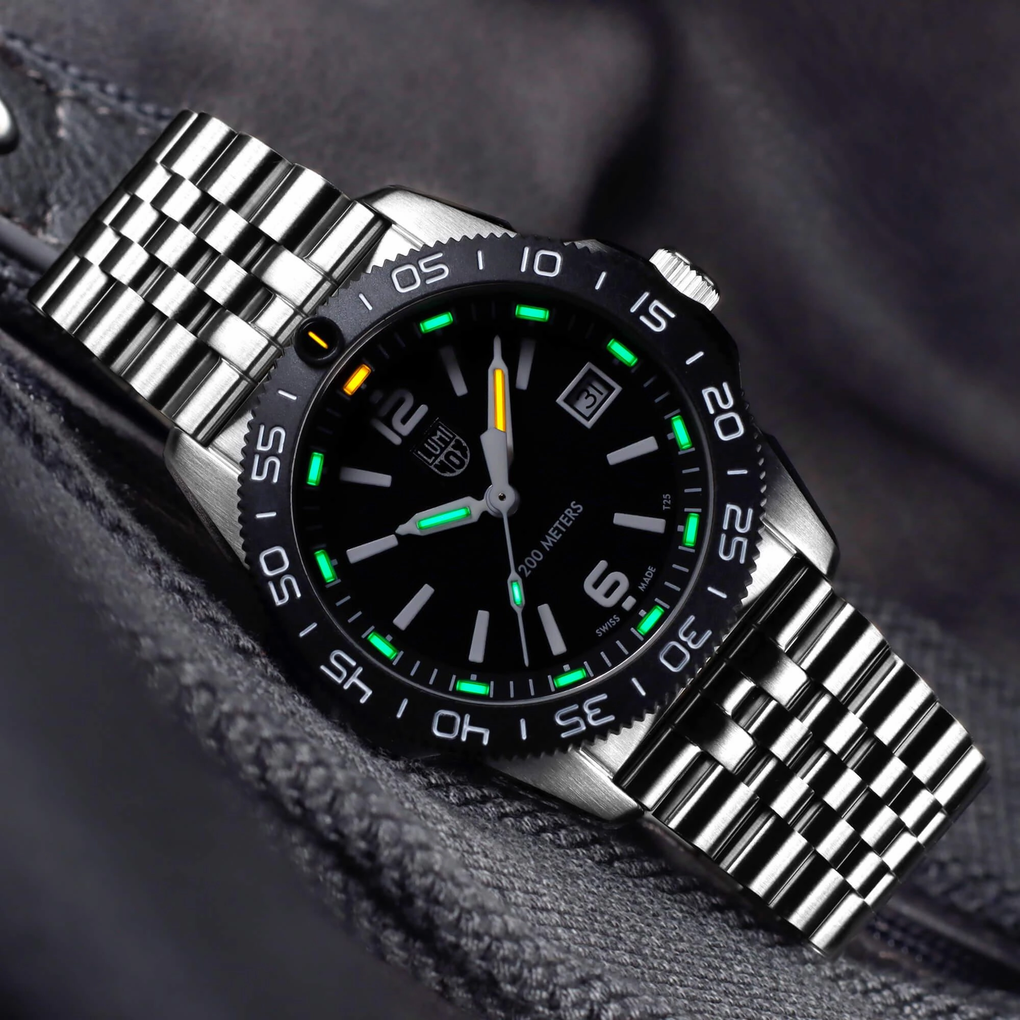 Luminox Men's Quartz Watch - Pacific Diver Ripple Black Dial Silver Bracelet | 3122.M