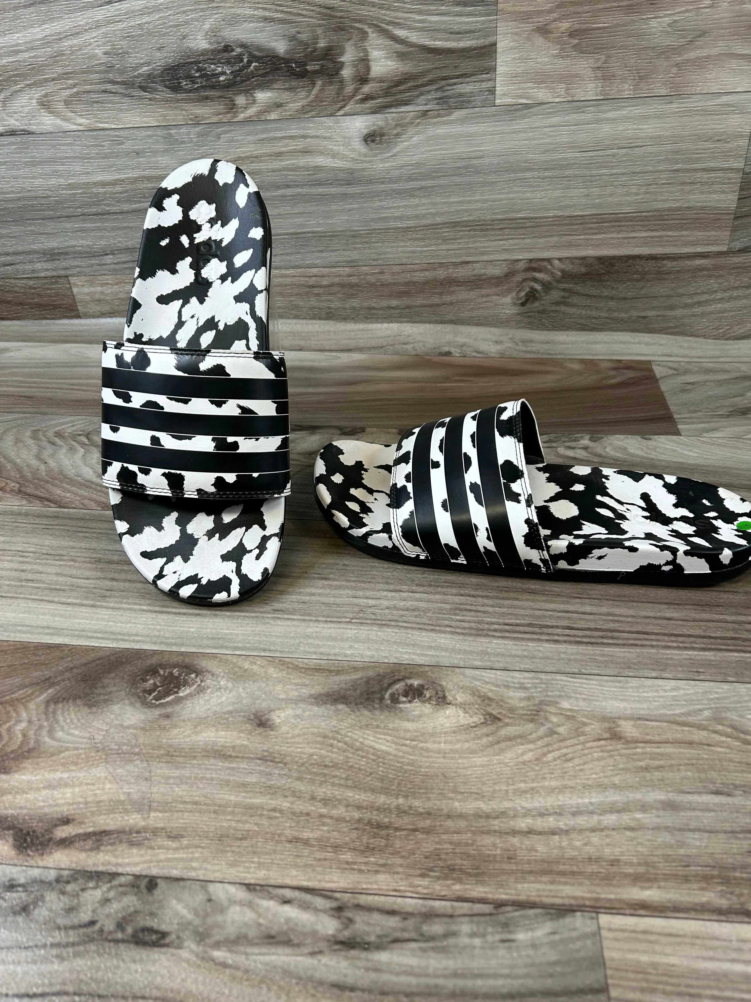 Sandals Flats By Adidas In Black & White, Size: 10