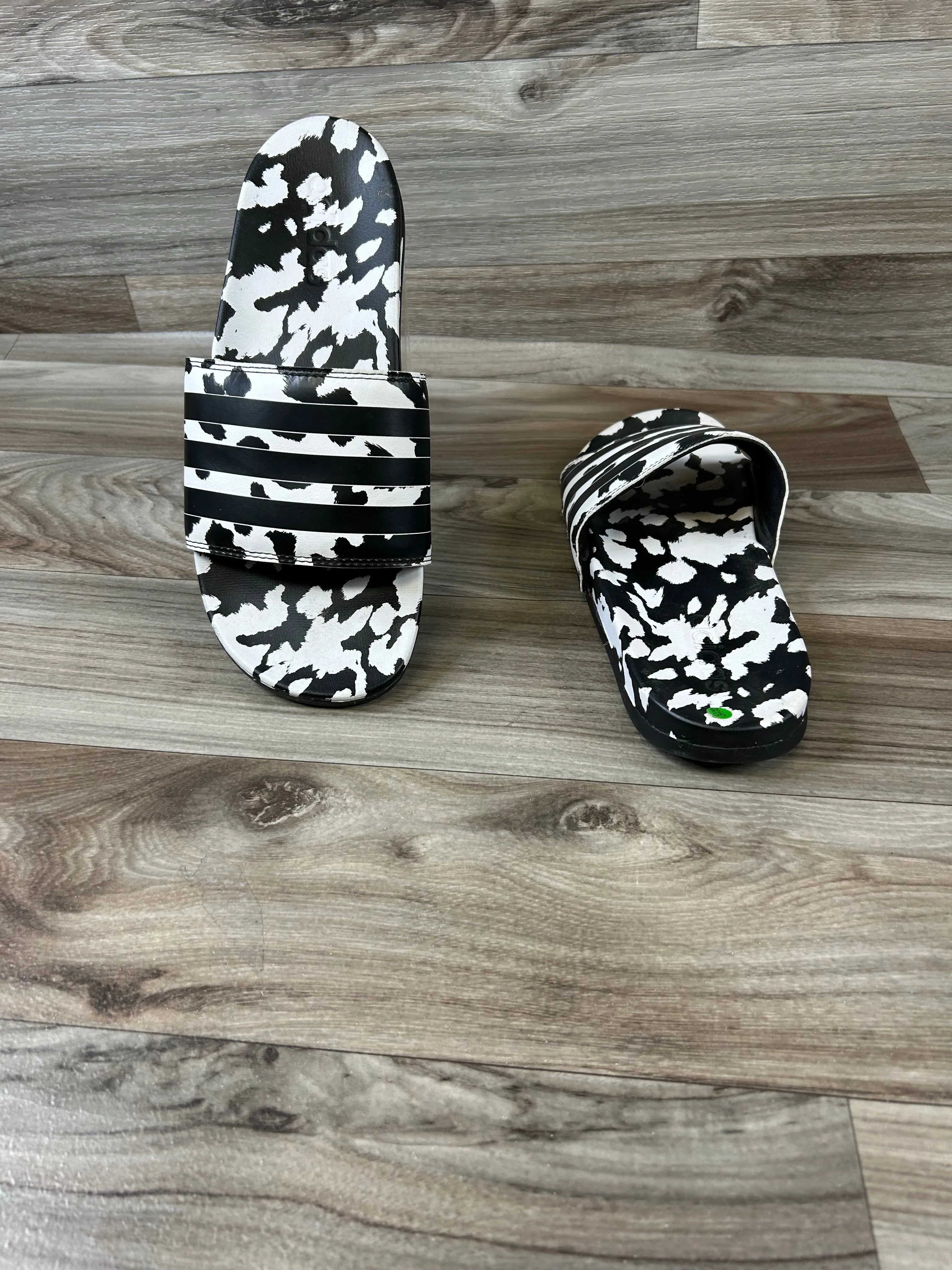 Sandals Flats By Adidas In Black & White, Size: 10