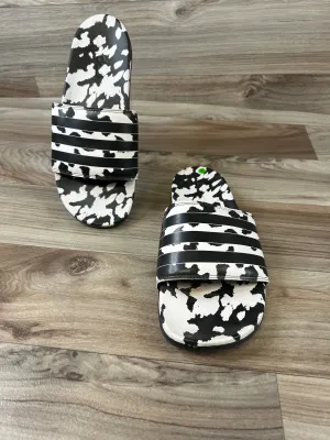 Sandals Flats By Adidas In Black & White, Size: 10