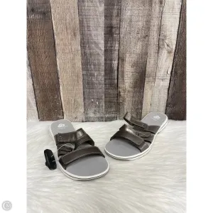 Sandals Flats By Clarks In Grey, Size: 8