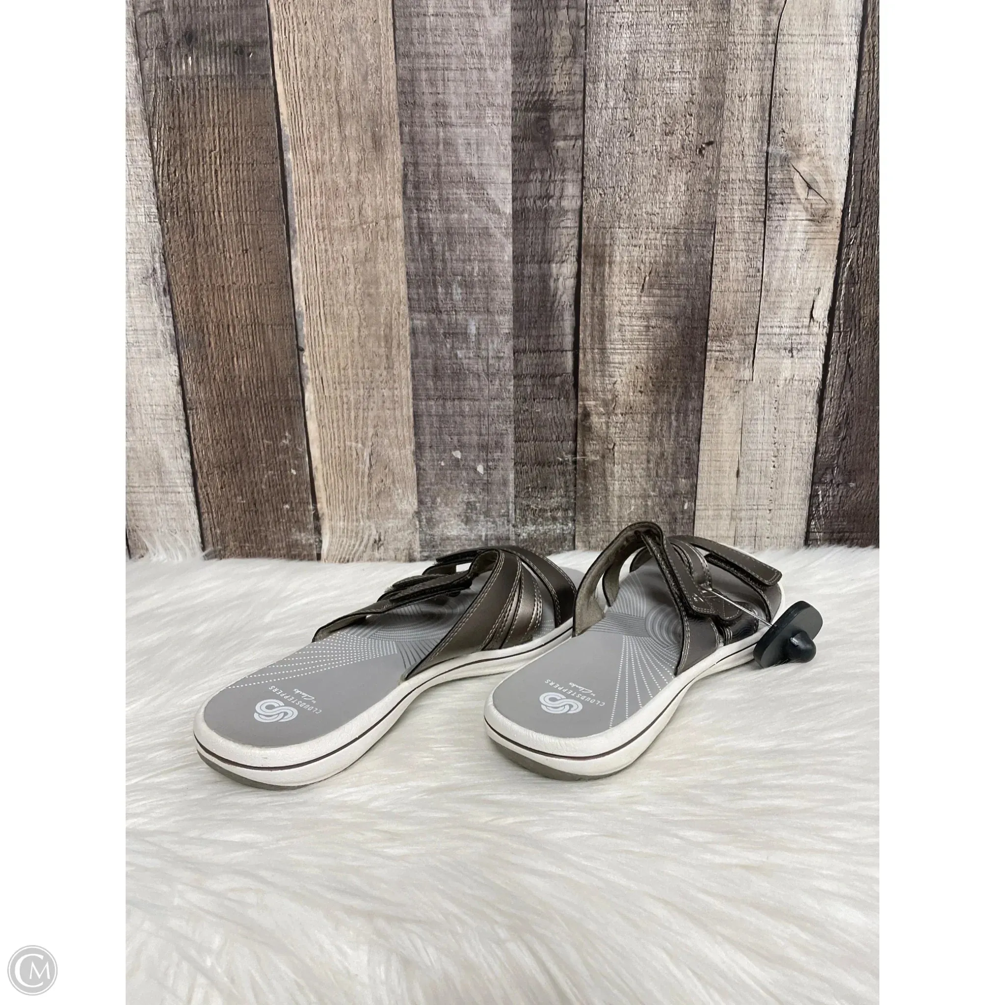 Sandals Flats By Clarks In Grey, Size: 8