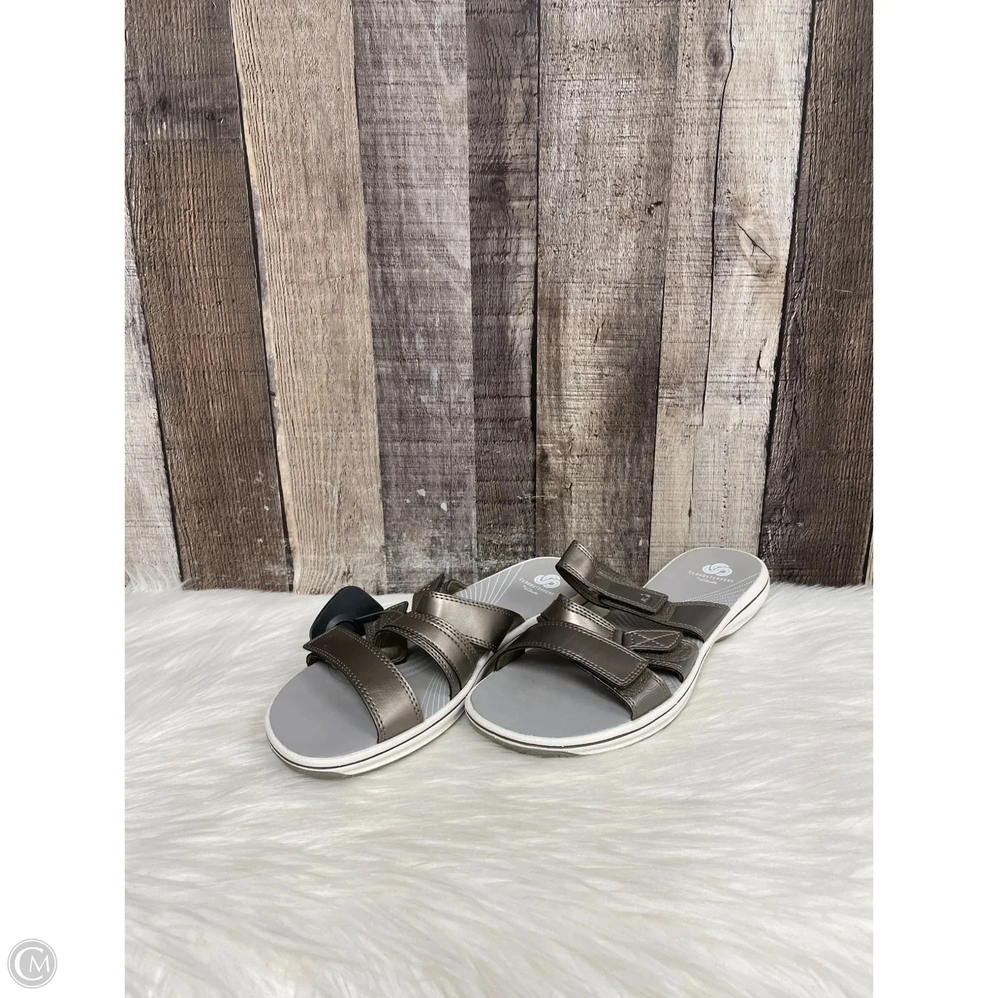 Sandals Flats By Clarks In Grey, Size: 8