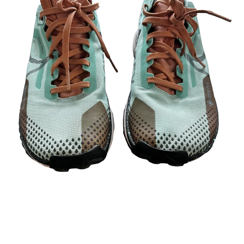 Shoes Athletic By Nike  Size: 8.5