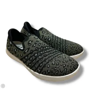 Shoes Flats By Clarks In Animal Print, Size: 9