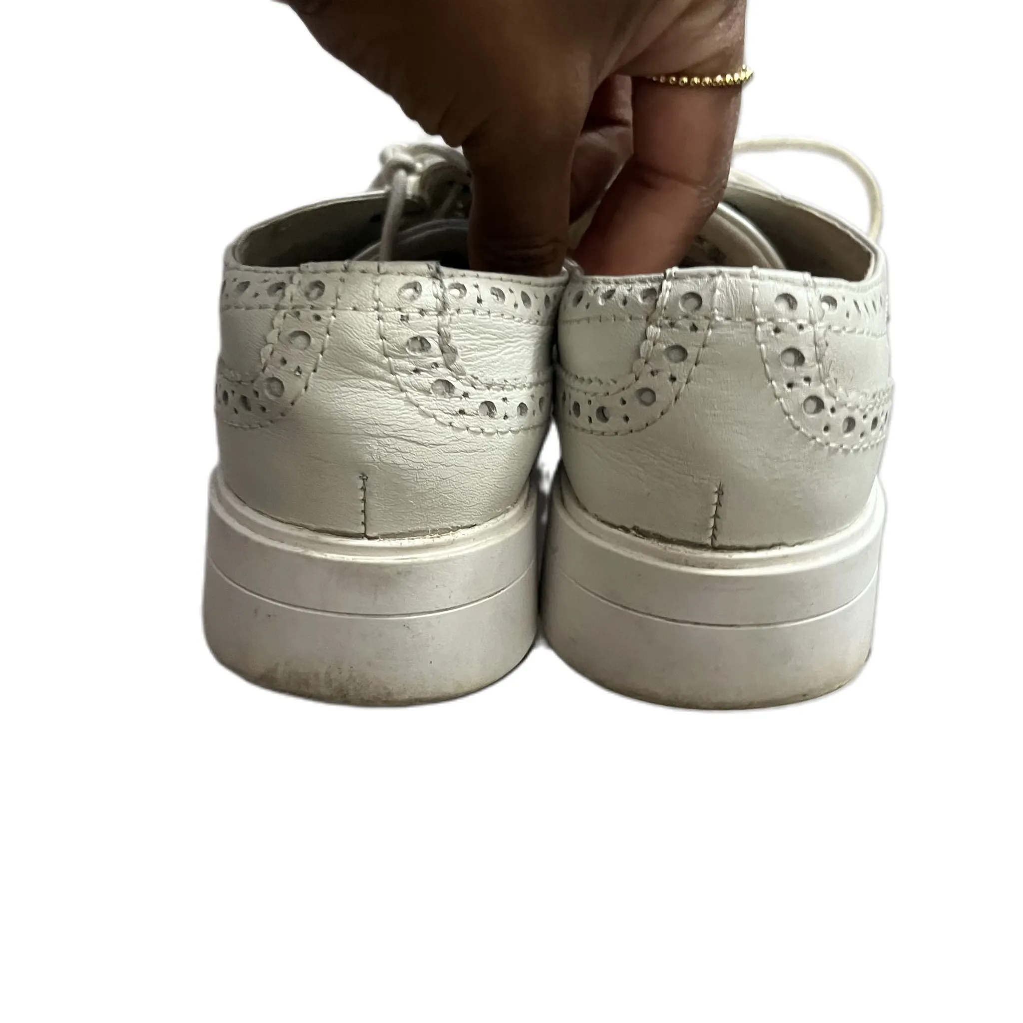 Shoes Flats By Clarks In Cream, Size: 6