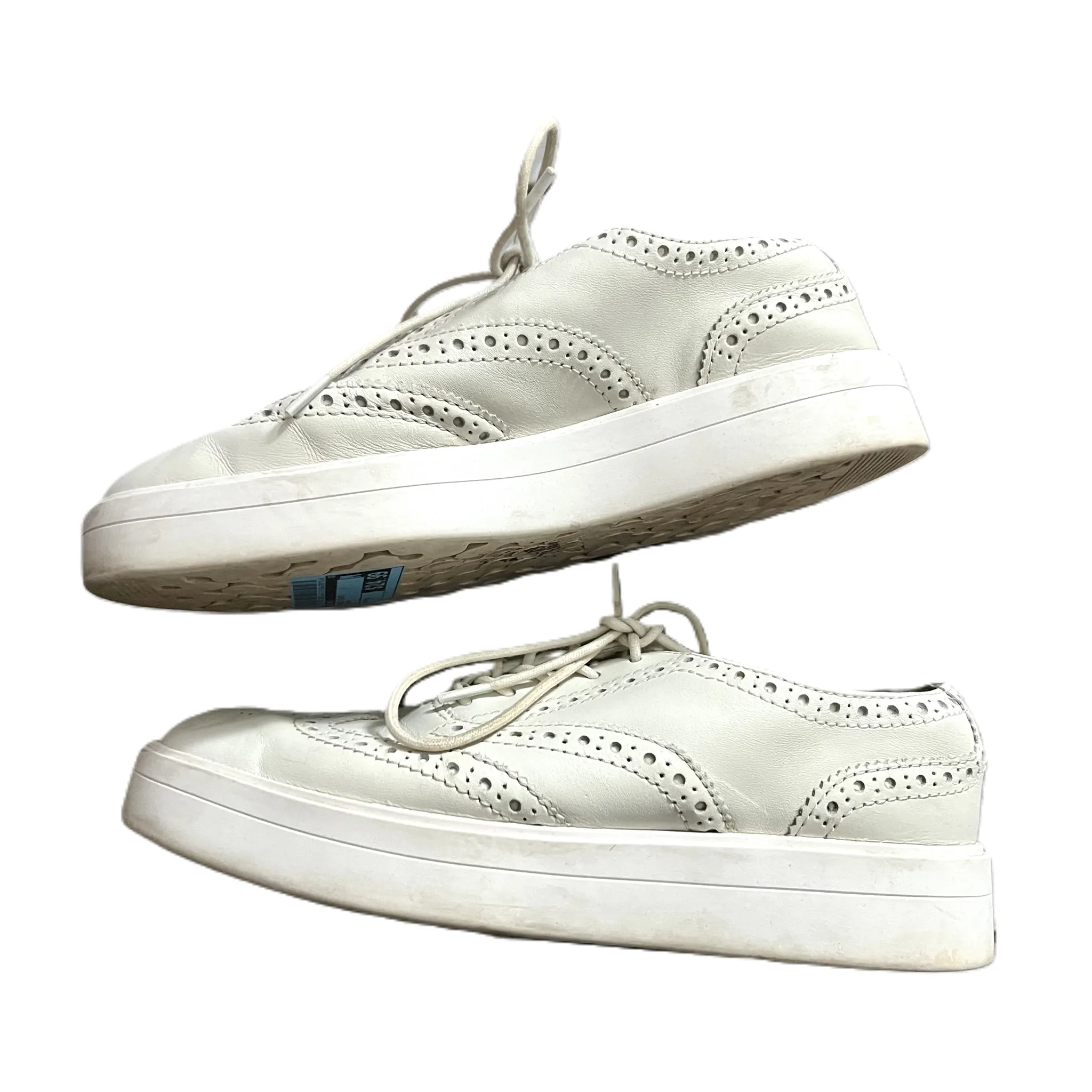 Shoes Flats By Clarks In Cream, Size: 6