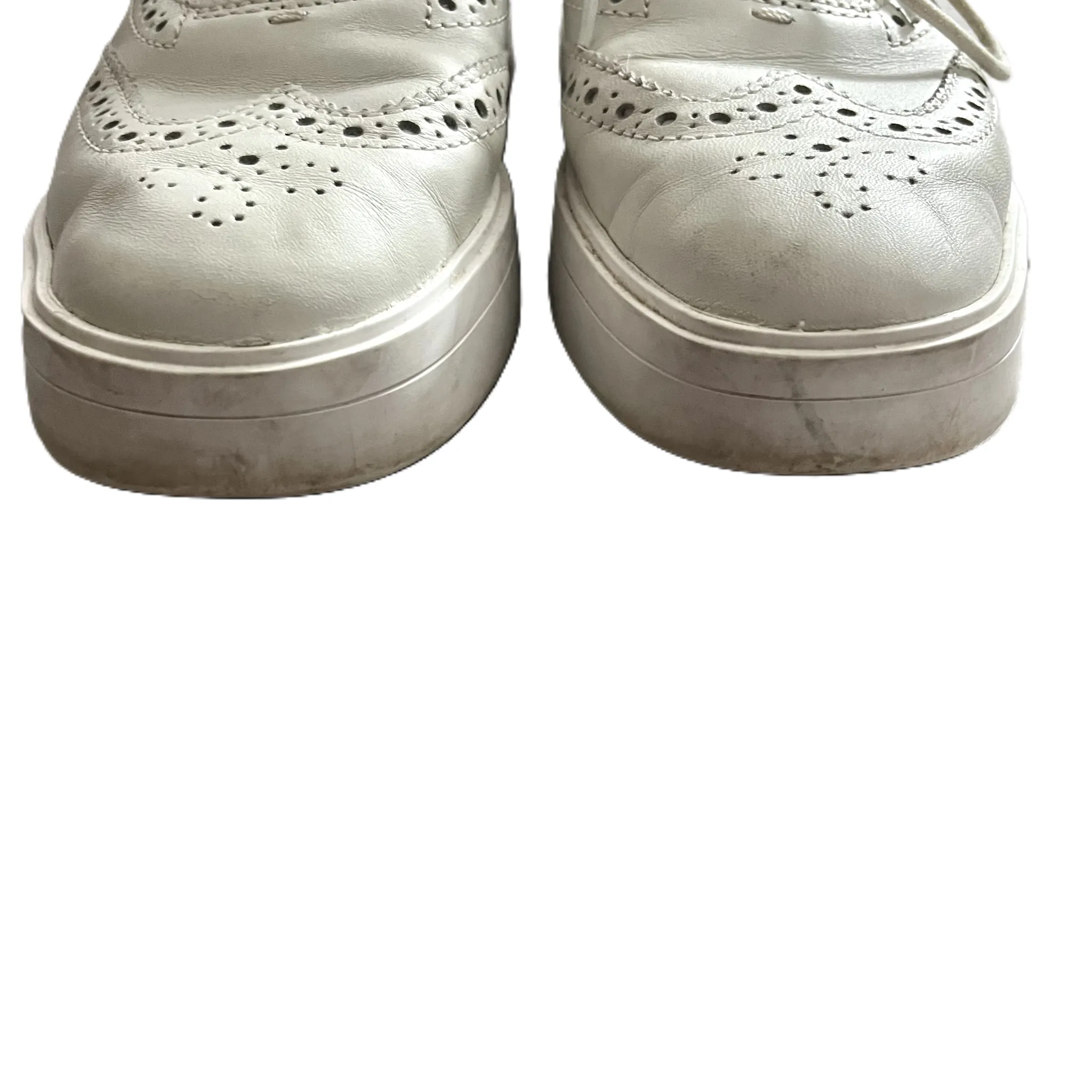 Shoes Flats By Clarks In Cream, Size: 6