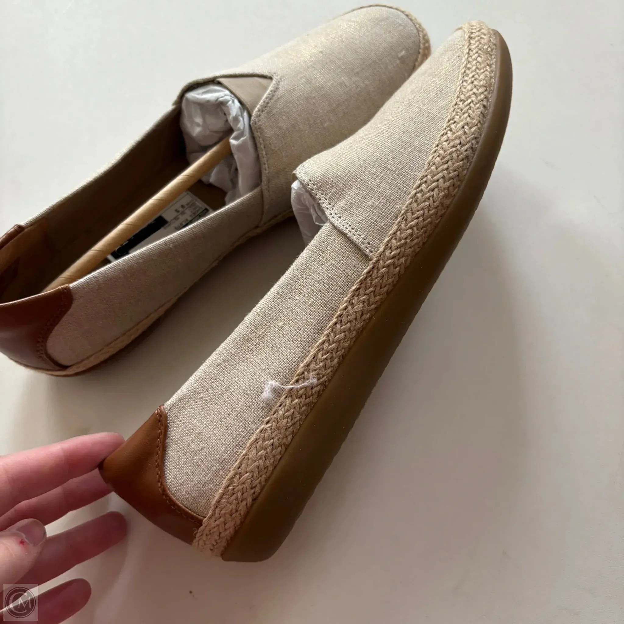 Shoes Flats By Clarks In Grey, Size: 9.5