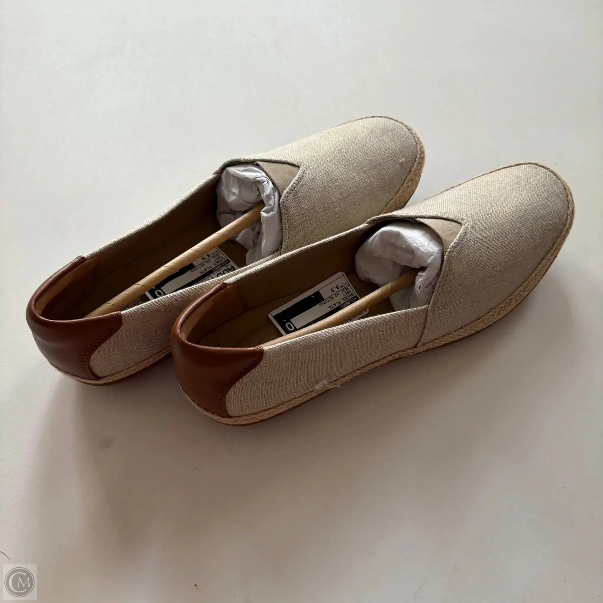 Shoes Flats By Clarks In Grey, Size: 9.5