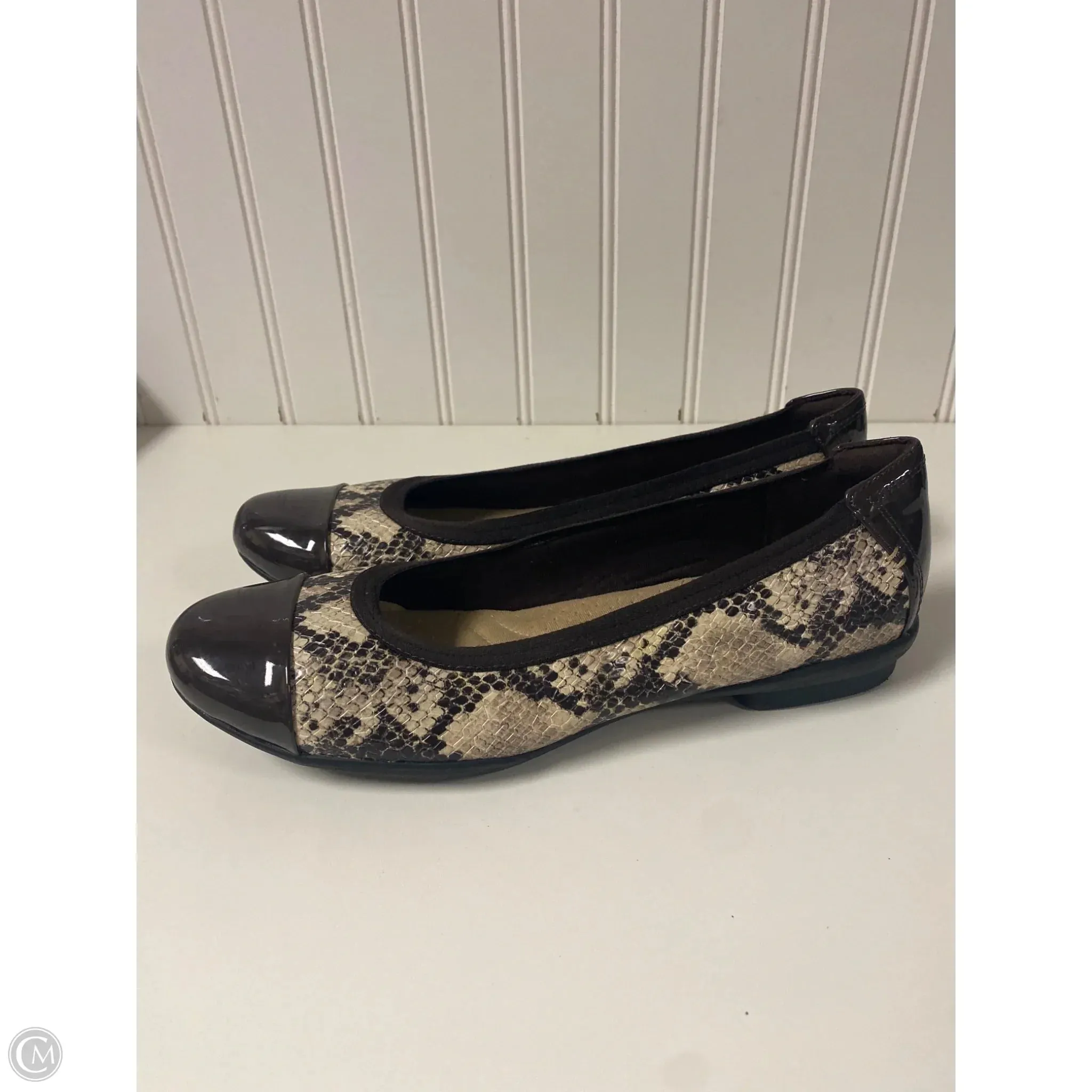 Shoes Flats By Clarks In Snakeskin Print, Size: 8