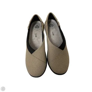 Shoes Flats By Clarks In Taupe, Size: 8