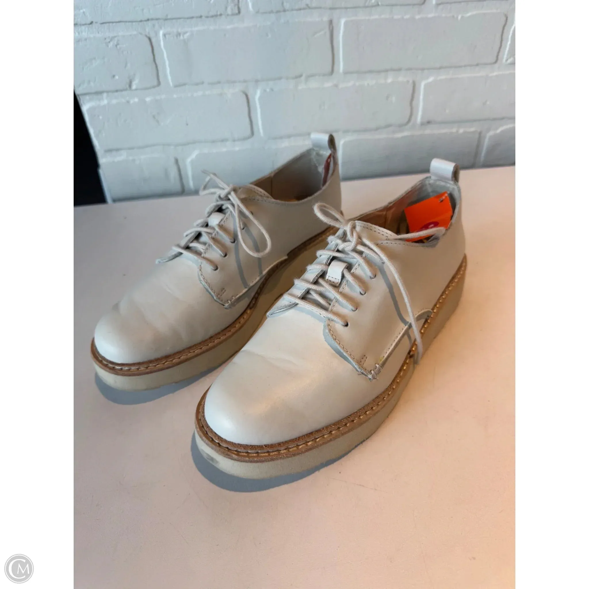 Shoes Sneakers By Clarks In White, Size: 8