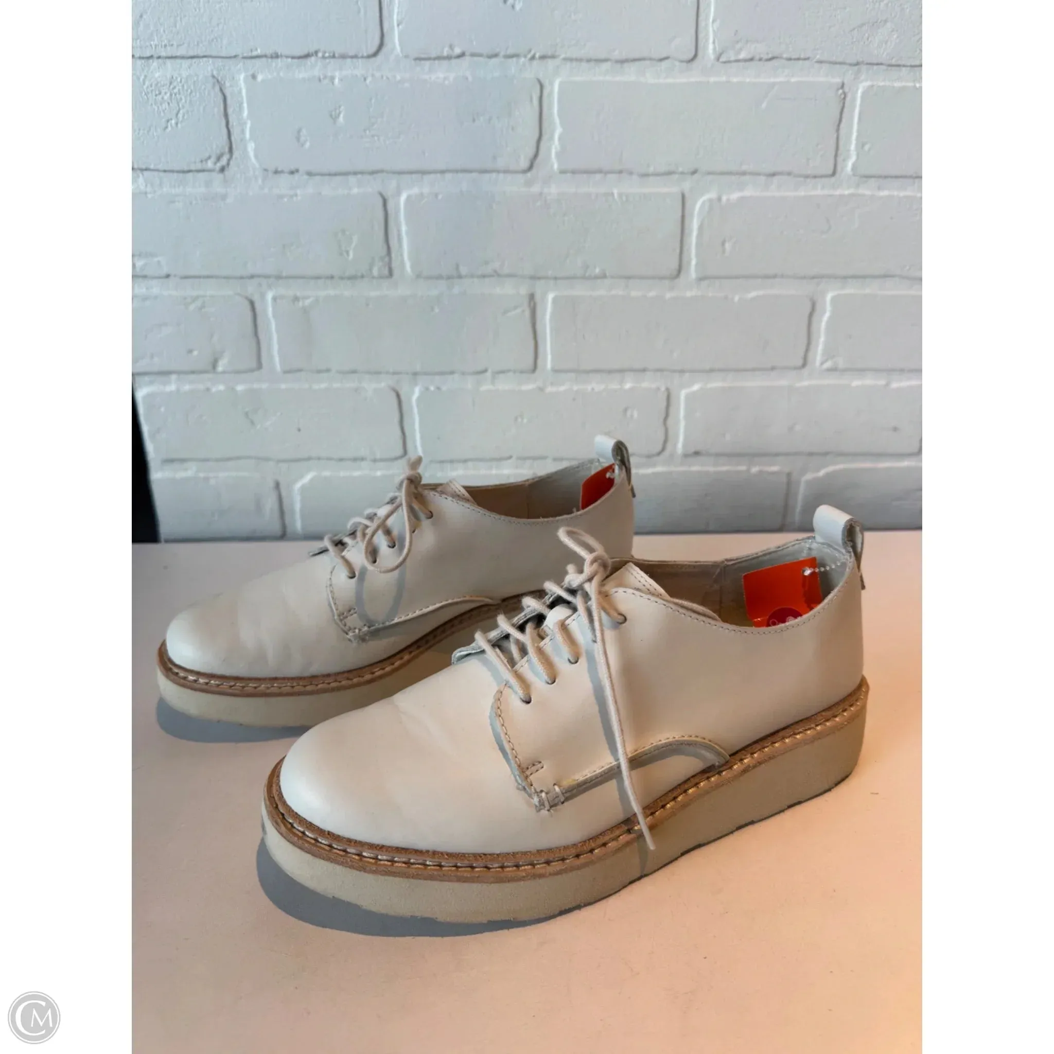 Shoes Sneakers By Clarks In White, Size: 8