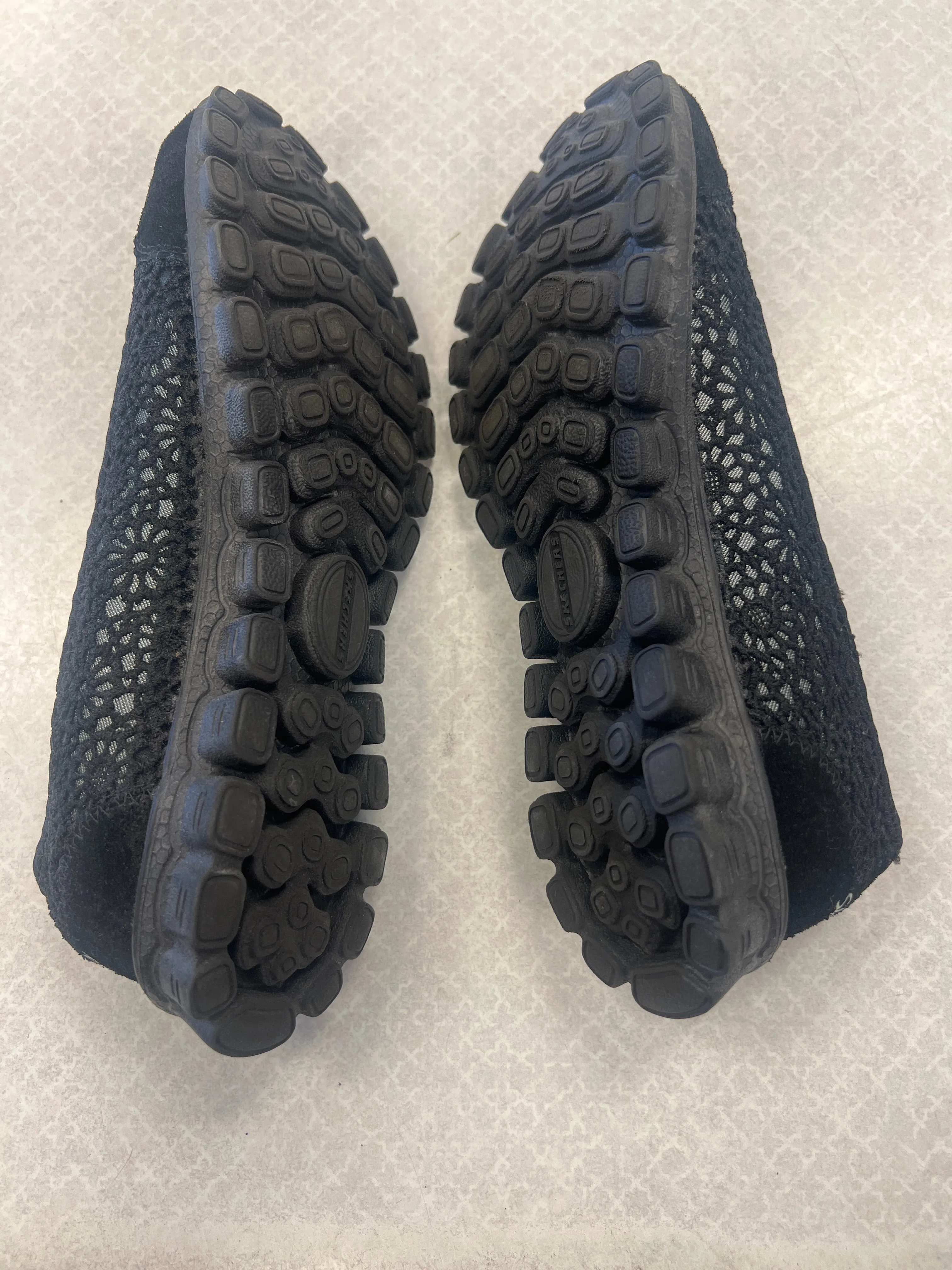 Shoes Sneakers By Skechers  Size: 6 skechers