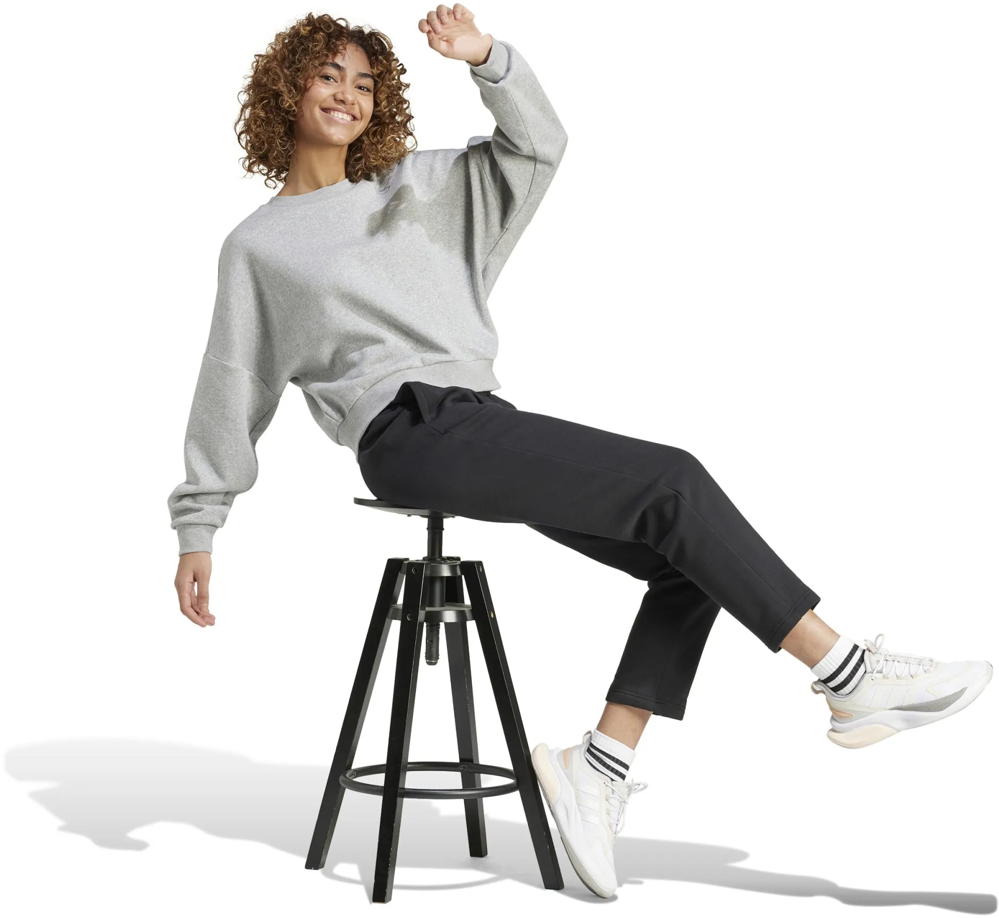 Women's Essentials Small Logo Feel Cozy Sweatshirt